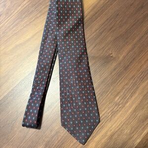Lovely Yves Saint Laurent vintage 100% silk tie